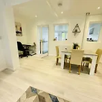 Swanky2Bedretreatnearharborne