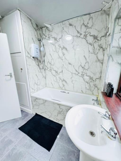 Swanky2bedretreatnearharborne * Birmingham